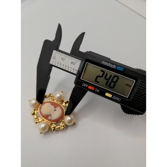 Vintage Gold Tone Cameo Brooch/Pendant With Simulated Pearls - Picture 13 of 13